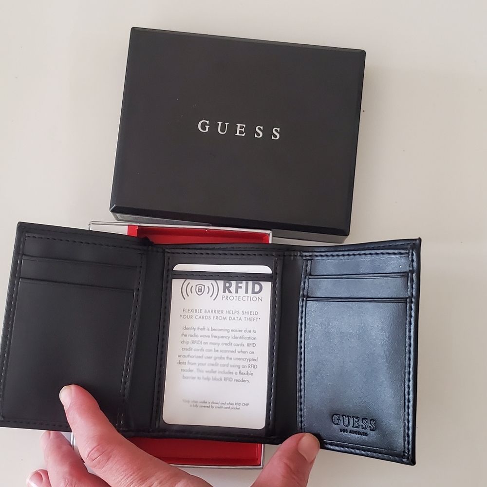 New in box authentic guess trifold men's wallet - Picture 3 of 5